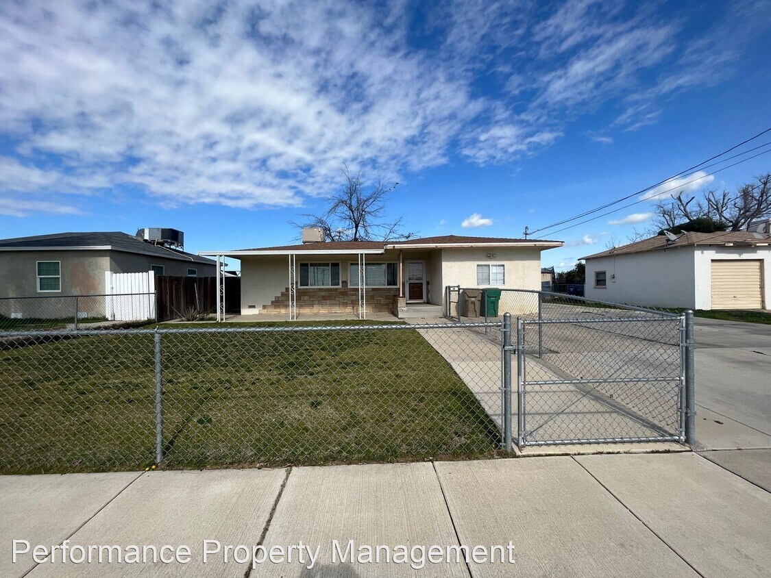 2 br, 1 bath House 1024 Castaic Ave House Rental in Bakersfield, CA