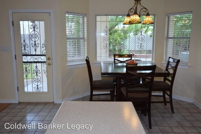 Foto del edificio - 5 br, 3 bath House - 10827 Wolf Creek SE