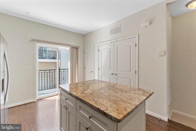 Foto del edificio - 314 Camillia Pl