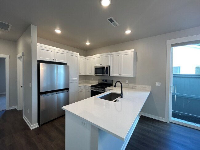 Building Photo - 20681 SE Iron Horse Ln