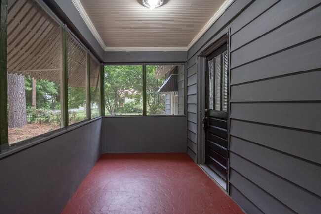 Building Photo - 1922 Haynie Dr