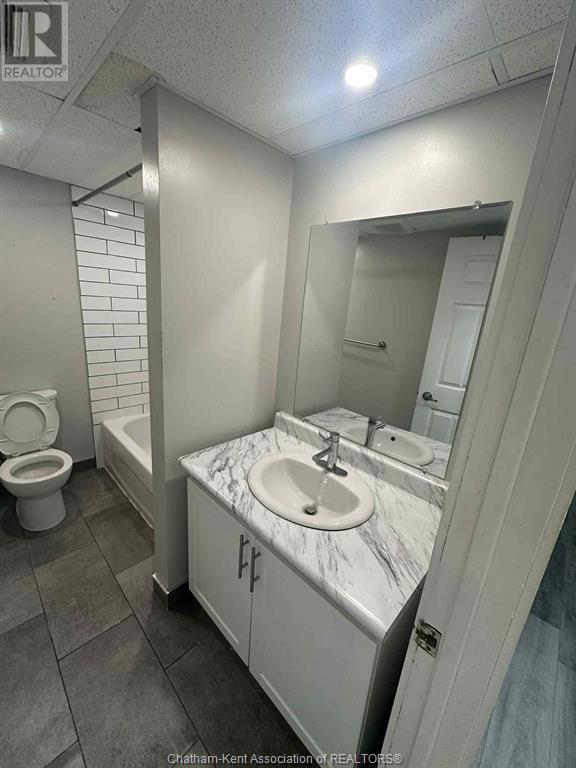 Photo du bâtiment - 222 St Clair St