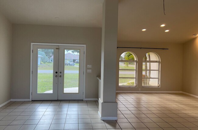 Building Photo - *Annual*  Spacious 3 bedroom Home in Rotonda!