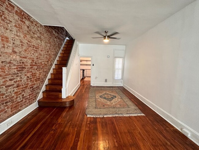 Building Photo - Old charm mixed with new finishes. Beautif...