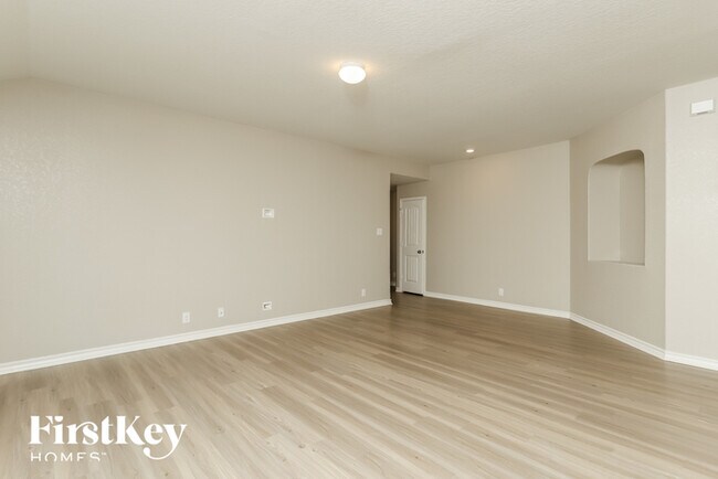 Foto del edificio - 803 Hollimon Pkwy