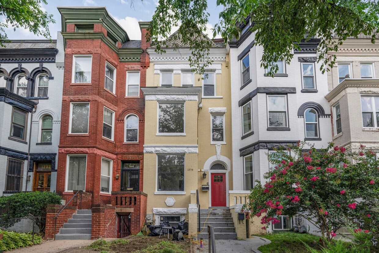 Available Now! Massive, Recently Renovated... - Available Now! Massive, Recently Renovated...