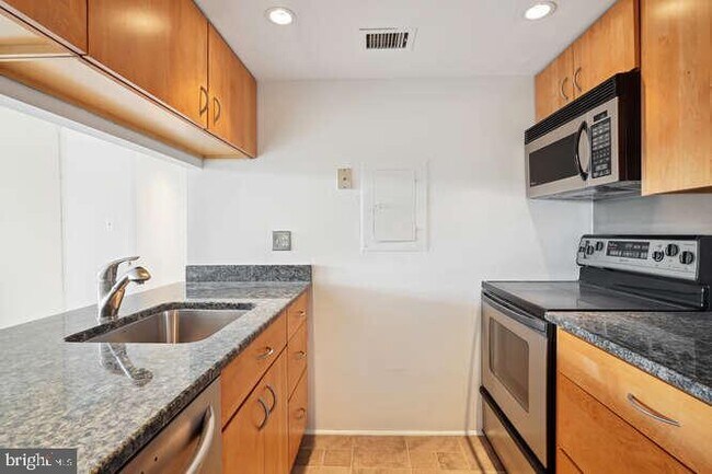 Foto del edificio - 4444 Connecticut Ave NW