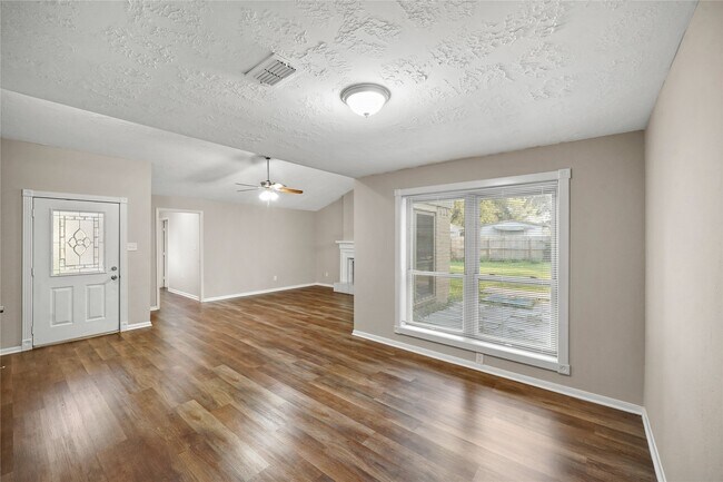 Foto del edificio - 1606 Stone Lake Dr