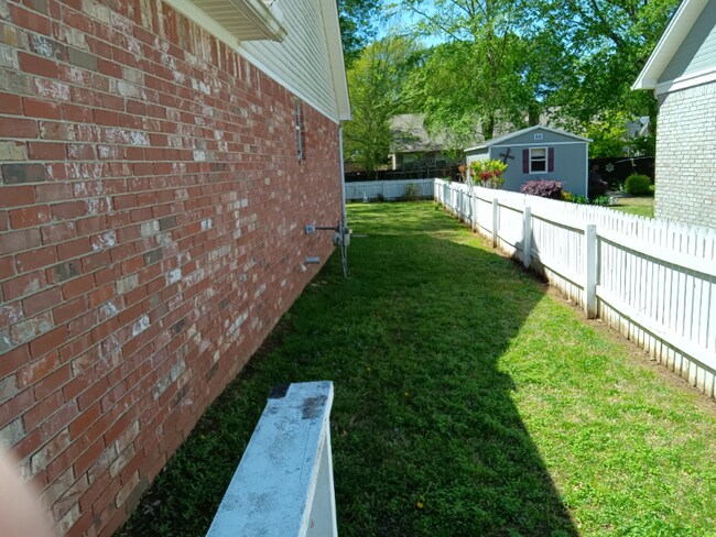 Building Photo - 103 Live Oak Dr
