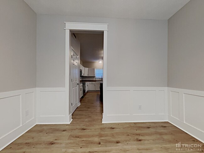 Building Photo - 1618 Huntzinger Blvd