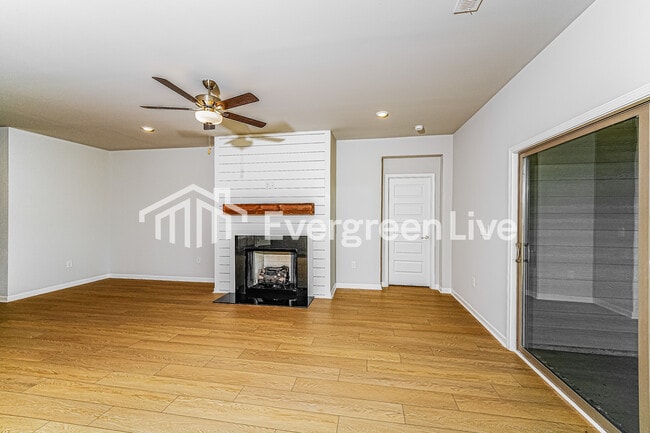 Foto del edificio - 301 Pond Spg Dr