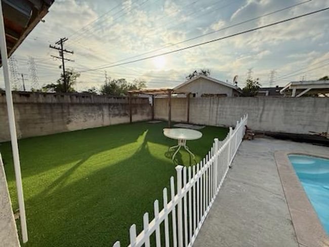 Building Photo - 6109 Riverton Ave