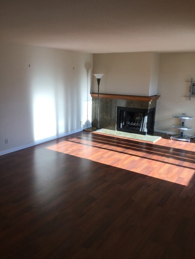 Foto del edificio - 2 bedroom 2 bath Condo in downtown Hayward