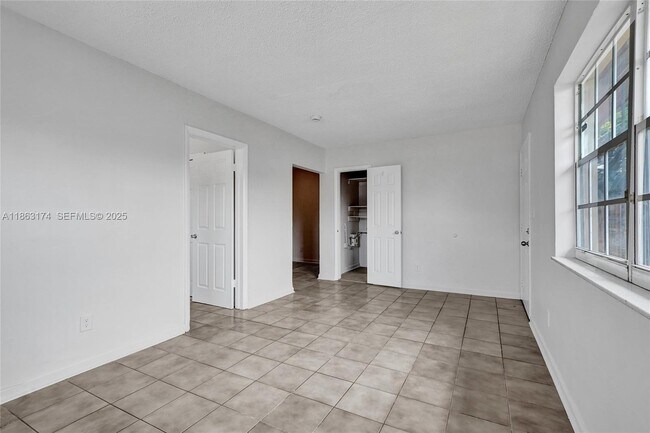 Foto del edificio - 2525 Superior St