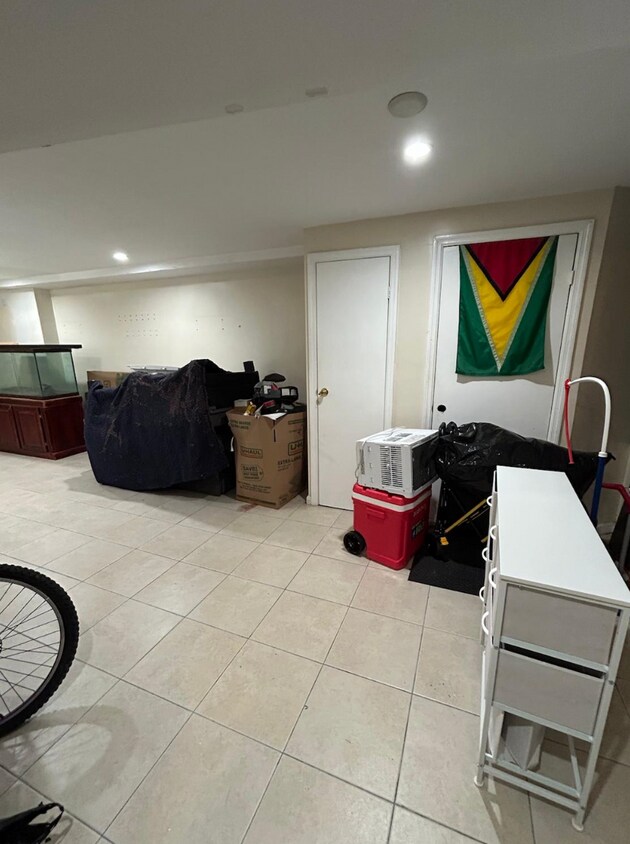 Building Photo - 487 Rutland Rd