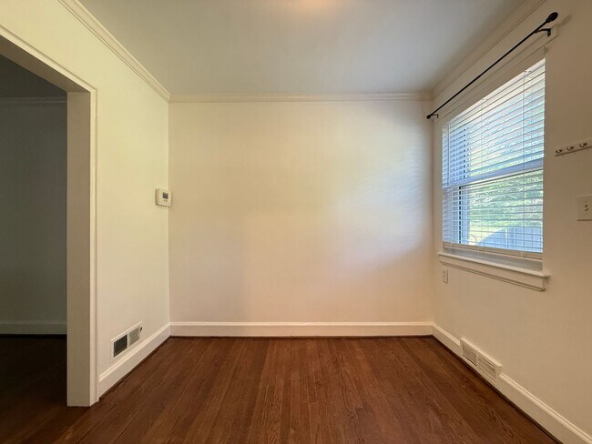 Foto del edificio - 715 N Avalon Rd