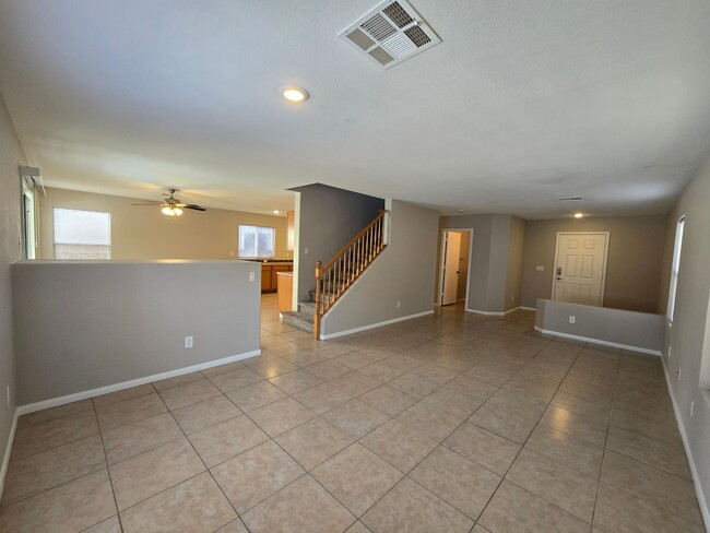 Foto del edificio - 3 Bedroom Home in Summerlin North Close to...