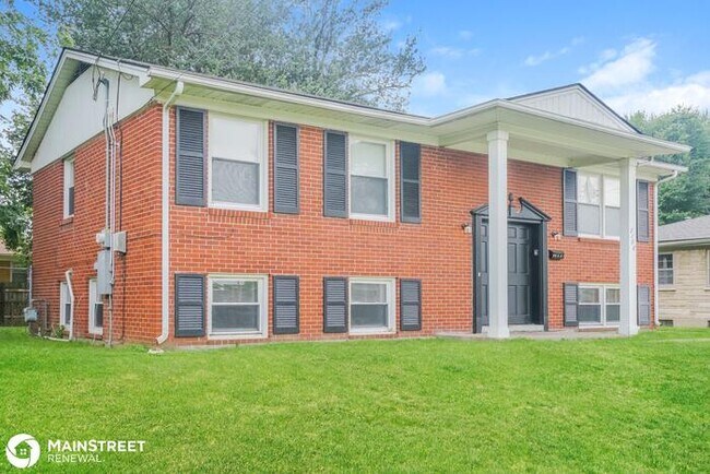 Foto del edificio - 3108 PIONEER RD, Louisville, KY 40216