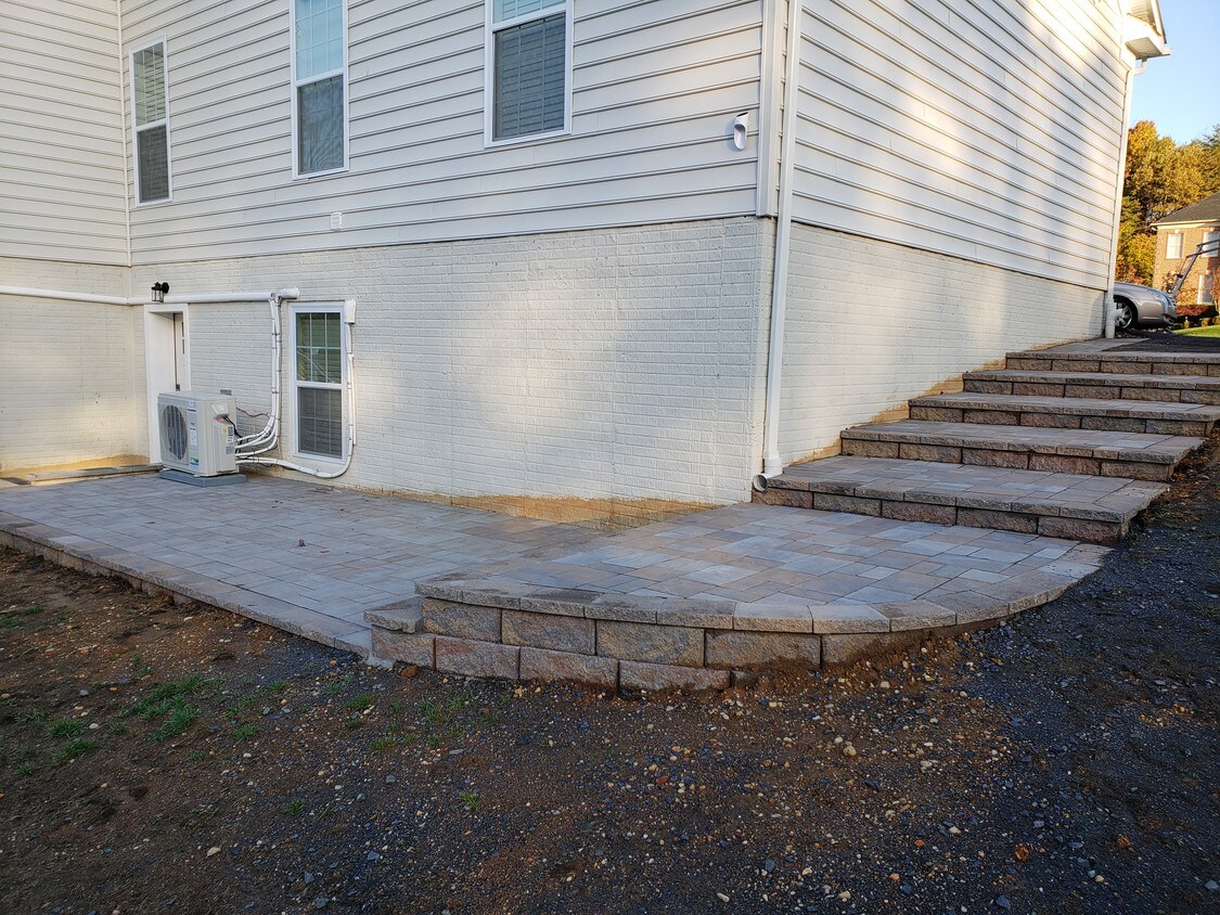 Entry Walk Way - 8403 Kittama Dr