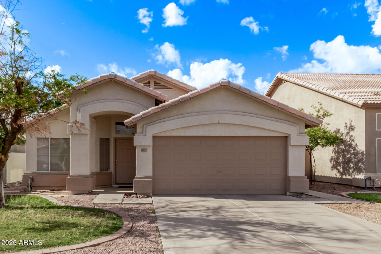 Foto principal - 1077 W Laurel Ave