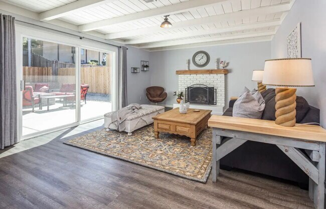 Den - 606 Harrison St