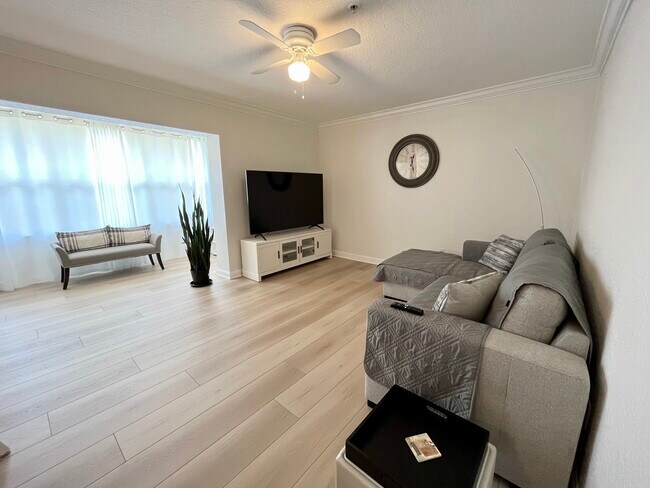 Building Photo - 108 Laguna Villa Blvd
