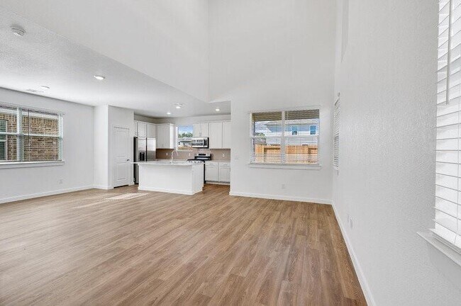 Building Photo - 5246 Redds Lk Dr