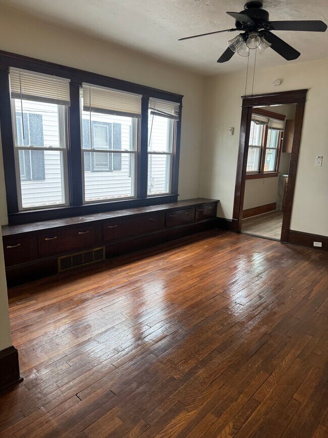 Foto del edificio - 9402 Pierpont Ave