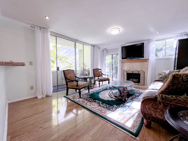 Foto del edificio - 5325 Newcastle Ave