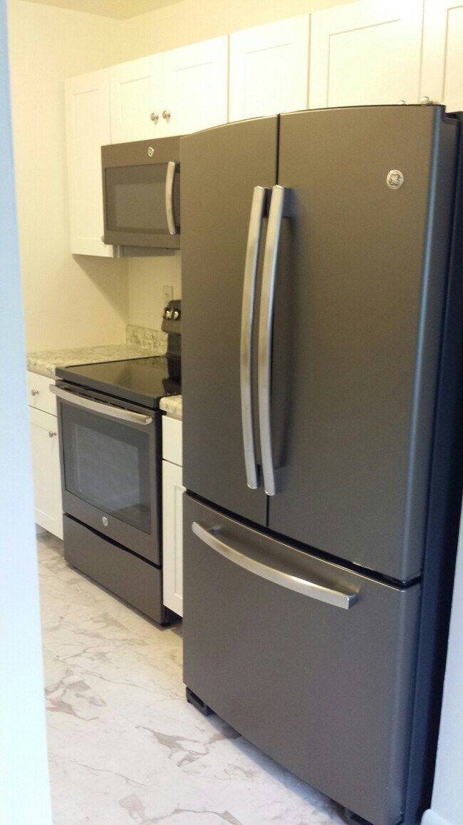 New Designer Kitchen - 1105 Peggy Dr