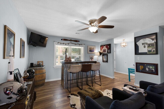 Foto del edificio - 217 Chateaugay St NW