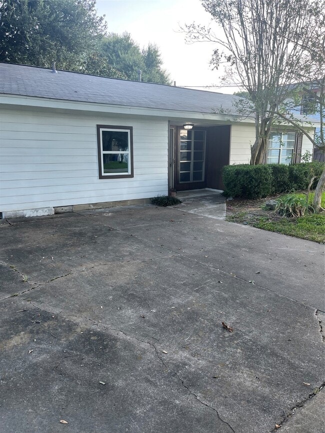 Foto del edificio - 7202 Carver Ave