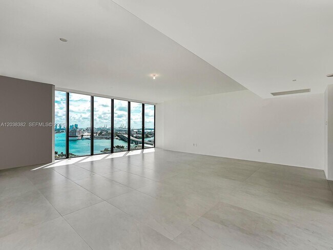 Foto del edificio - 1000 Biscayne Blvd