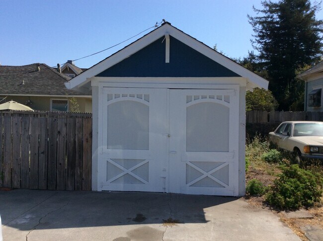 Building Photo - Charming Seabright Beach Cottage!