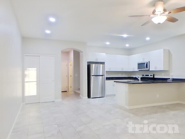 Foto del edificio - 12563 W Gentle Rain Rd