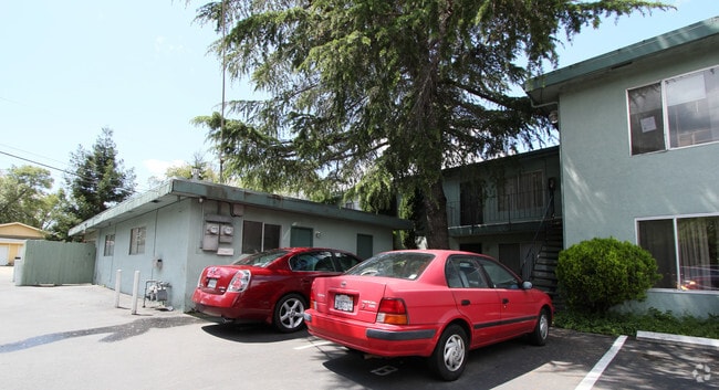Building Photo - 5925 Hilltop Dr