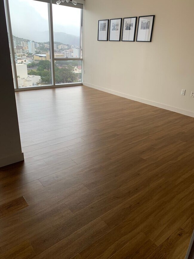 Building Photo - For Rent - [Symphony Honolulu] 888 Kapiola...