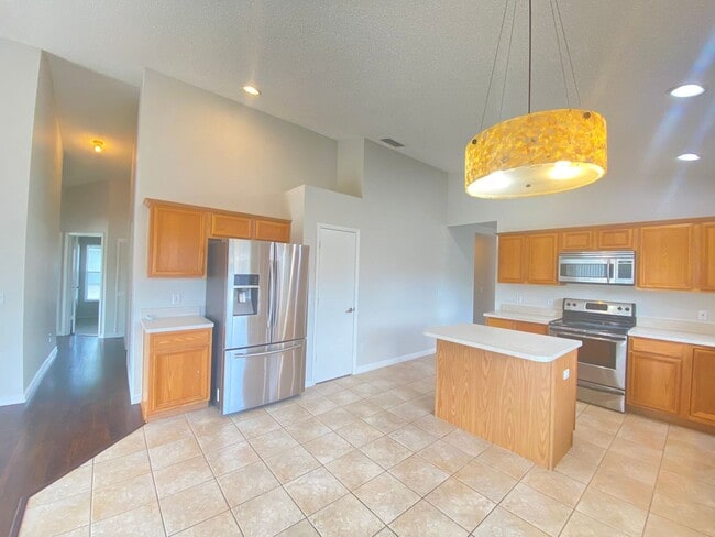 Photo - Lake Mary!  Ready to Move in!! Spacious 4/... House