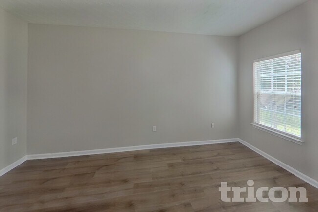 Building Photo - 552 Howell Dr