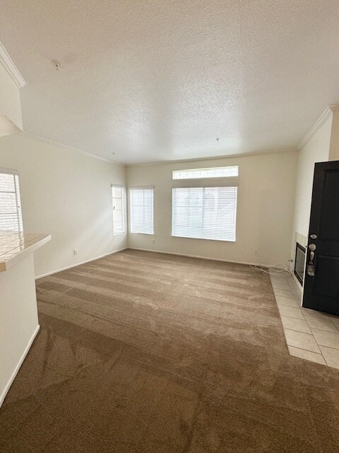 Open concept living room - 4581 Warner Ave