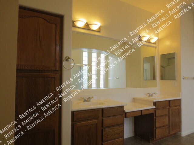 Foto del edificio - 3809 E Fruitvale Ave