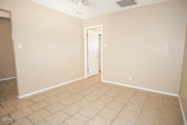 Foto del edificio - 8612 Lawson St