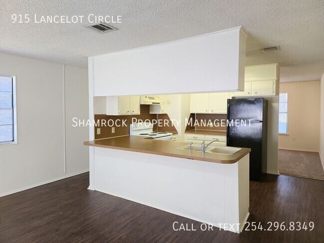 Foto del edificio - Midway ISD flat unit in great location.