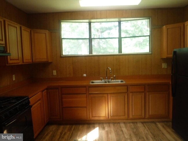 Building Photo - 4 Fern Cir