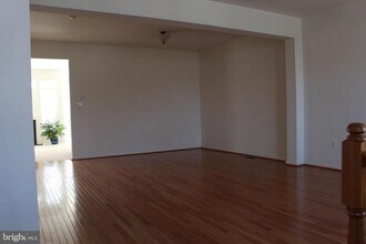 Building Photo - 7337 Oldham Leeds Way