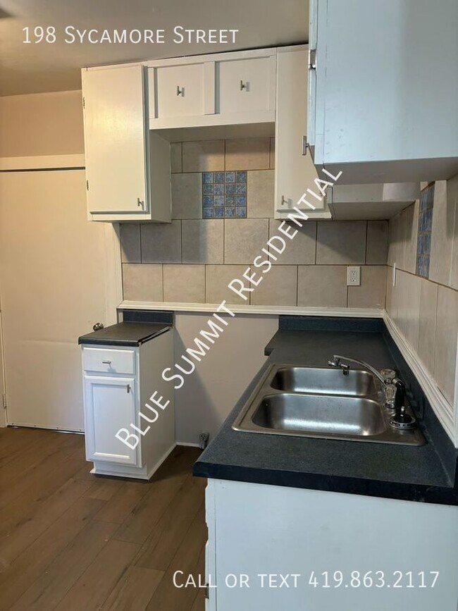 Building Photo - Charming 3 Bedroom Home with Bonus Room an...