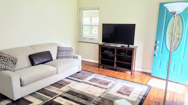 Foto del edificio - 8433 Wicklow Ave