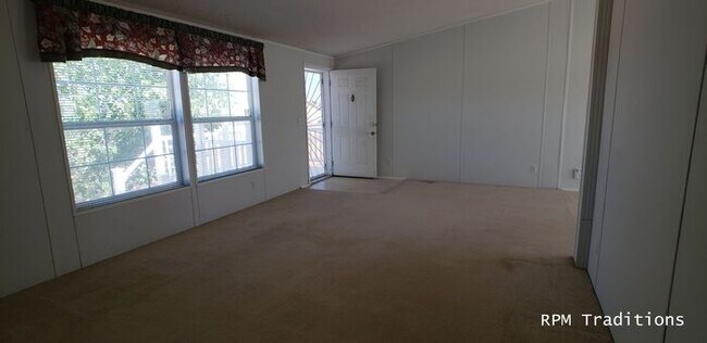 Foto del edificio - 4 + 2 in Littlerock, CA on 2.5 acres!!!