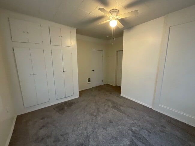 Building Photo - 2304 N Fir St