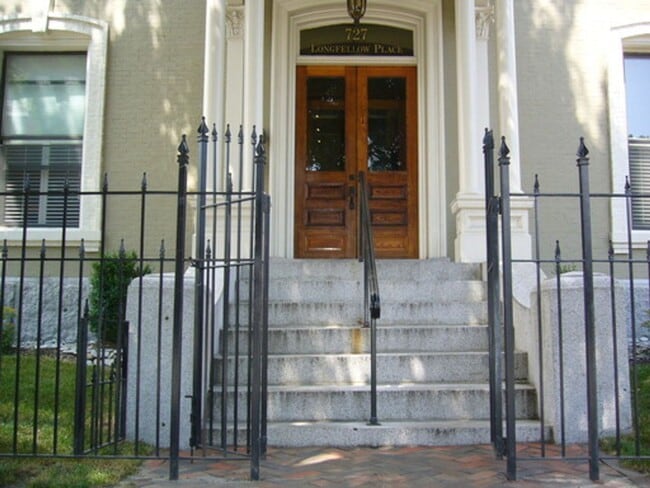 Building Photo - Beautiful 1 Bedroom In One Of Portlands Most Historic Buildings